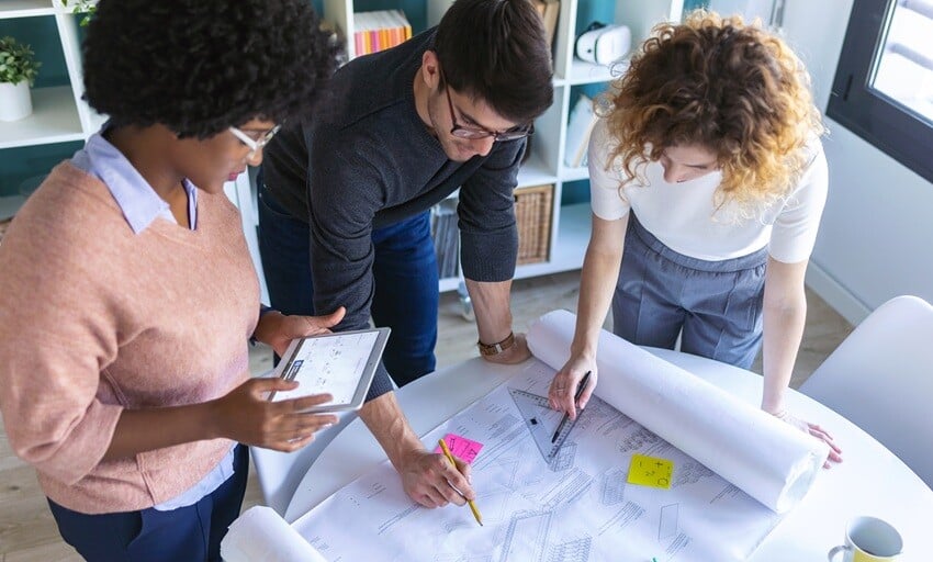 Project Management: Certifications or Diplomas for Career Advancement?